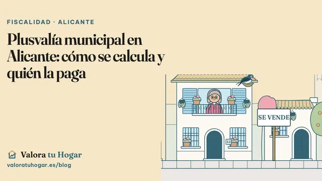 Ilustración de una casa con el cartel de Se vende en una calle de barrio y Vera, la golondrina de Valora tu Hogar, en su nido bajo el tejado